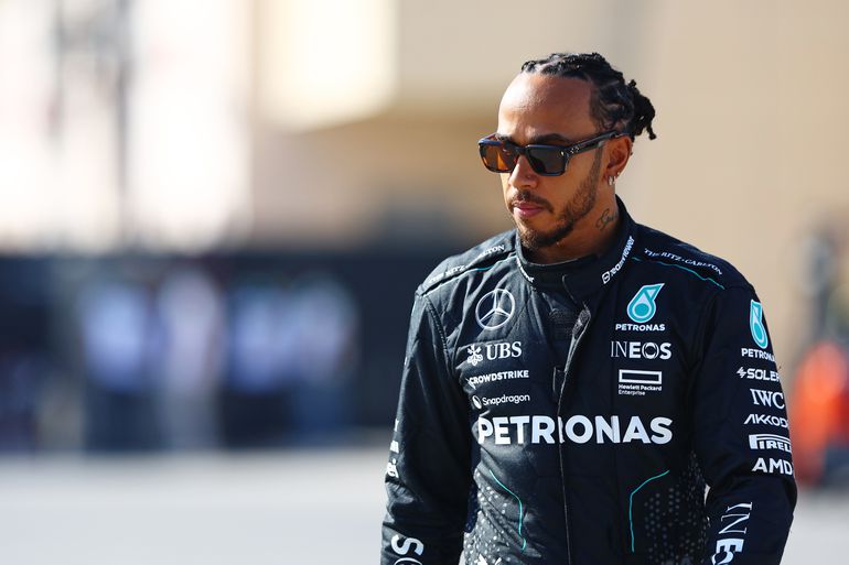 Vertrekkende Lewis Hamilton in Drive to Survive: 'Voelt niet alsof ik Mercedes ooit ga verlaten'