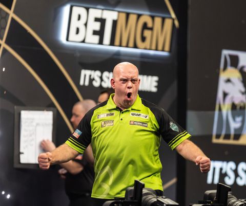 Premier League Darts | Weergaloze Michael van Gerwen wint derde dagtitel op rij