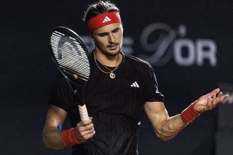 Omstreden toptennisser doet bizar verzoek bij umpire en krijgt vreemd genoeg ook toestemming