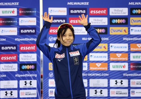 Suzanne Schulting wordt helemaal zoek gereden door winnares van 1000 meter bij World Cup in Polen