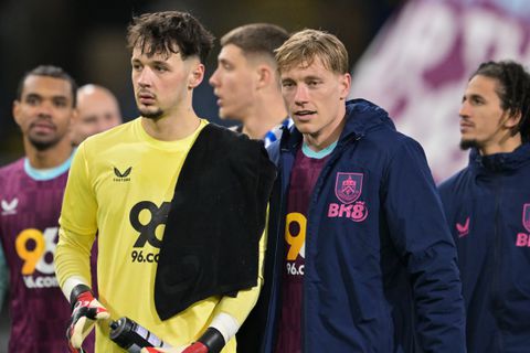 Eigenaar Burnley knijpt hem ondanks onmogelijke weddenschap met keeper: 'Op weg naar de sportschool'
