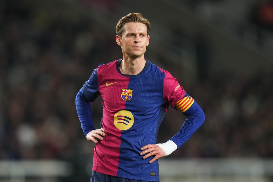 Frenkie de Jong weer op de bank bij moeizame zege FC Barcelona: 'Dan moet hij wel een pijntje hebben'