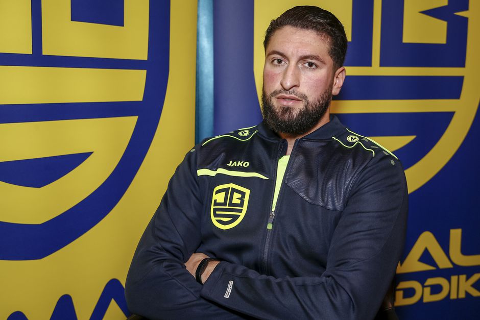 Veelbesproken topkickbokser Jamal Ben Saddik belooft spektakel: 'Ahoy of Gelredome zou ik ook uitverkocht krijgen'