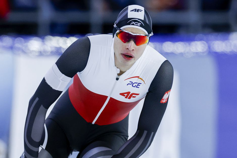 Bizarre comeback: geschorste schaatser die overwoog Nederlander te worden wint bij World Cup in Polen