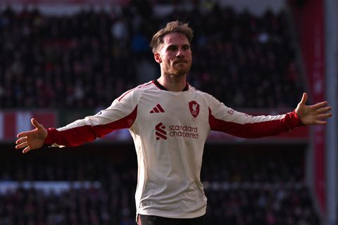 Arne Slot en Liverpool ontsnappen na bizarre slotfase tegen degradatiekandidaat Nottingham Forest