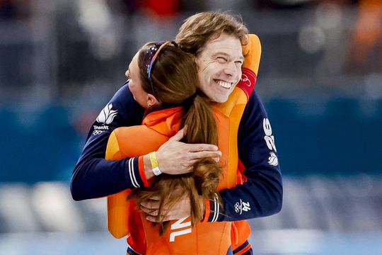 Topcoach Gerard van Velde laat zich uit over nachtelijke avontuurtjes op Winterspelen: 'Was het allemaal waard'