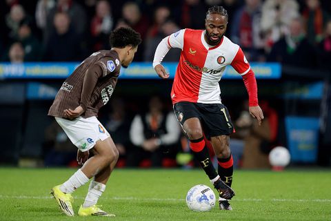 Live Eredivisie | Feyenoord-aanwinst Raheem Sterling maakt debuut in De Kuip tegen Telstar