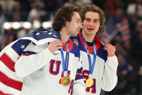 Goudhaantje van olympische ijshockeyfinale flink toegetakeld: 'Dit draait allemaal om ons'