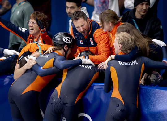 Bondscoach Niels Kerstholt moet zichzelf rustig houden na vierde shorttrackgoud: 'Dan hou je geen energie over'