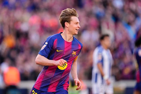 Oranje-international Frenkie de Jong laat zich gelden bij FC Barcelona en doet rivaal pijn
