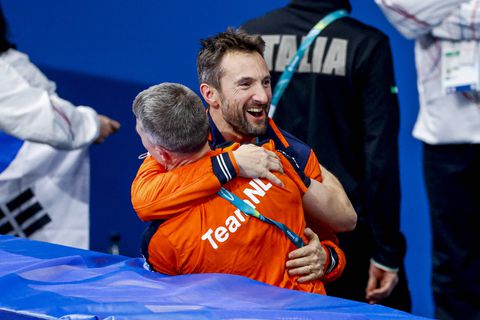 Bondscoach Niels Kerstholt is stem kwijt na al die feestjes in TeamNL Huis: 'Het is niet heel goed'