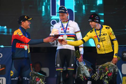Mathieu van der Poel en Wout van Aert reageren op tweestrijd in E3 Classic: 'Flinke klap gemaakt'