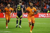 Slordig Oranje lacht toch na geslaagde rentree Georginio Wijnaldum in oefenduel met Schotland