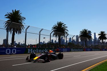 Max Verstappen laat nog niet alles zien bij eerste vrije trainingen voor GP Australië: 'Niets zorgwekkends'