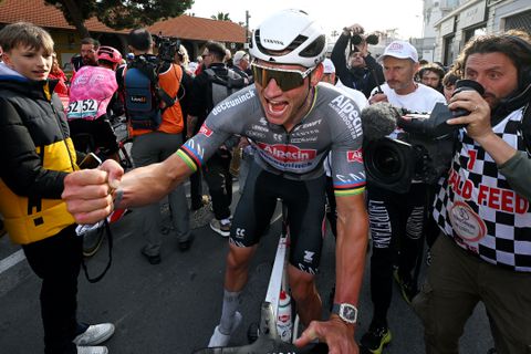 'Unieke' zege voor Mathieu van der Poel: 'Ik denk dat ik ze een beetje verrast heb'