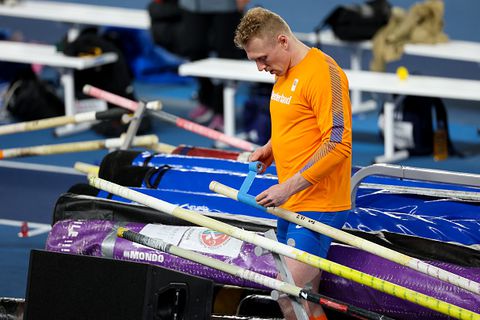Wereldster Armand Duplantis steelt de show bij WK indoor, pech voor Nederlandse atleet