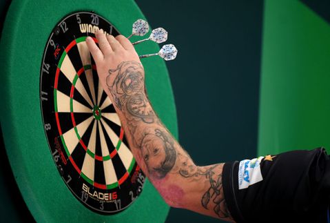 Darter kijkt op tegen 'onmenselijke' recordpoging: 'Ik heb twee masseuses bij me'