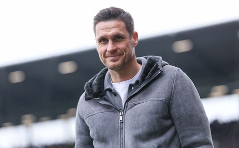 Bekende voetbaldirecteur slaat knappe presentatrice aan de haak en verbaast Duitsland