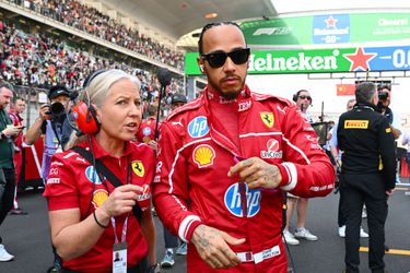 Winnaar Lewis Hamilton haalt hard uit naar 'kletsende' critici: 'Ze hebben gewoon geen idee'