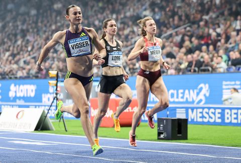 Topatlete Nadine Visser toont klasse op WK atletiek en stoot overtuigend door naar halve finale 60 meter horden