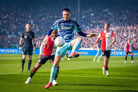 Live Eredivisie | Beladen Klassieker tussen Feyenoord en Ajax van start in zonovergoten Kuip