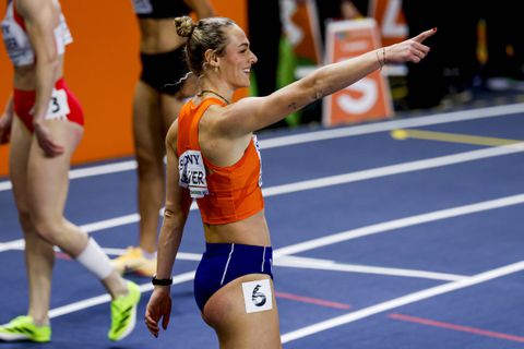 Razendsnelle Lieke Klaver gooit Nederlandse vrouwen met enorme slinger naar WK-finale