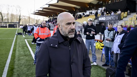 PSV-coach Peter Bosz met schaamrood op de kaken na blamage tegen Telstar: 'Het deed pijn aan mijn ogen'