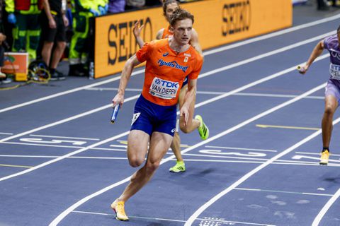 Nederlandse topatleten rennen in ijzersterke finale naar WK-finale estafette, 'diesel' Van Diepen zorgt voor zege