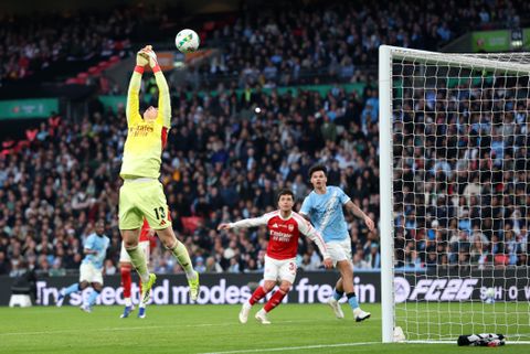 Pijnlijke keepersblunder nekt Arsenal in strijd met Manchester City om eerste prijs van het seizoen