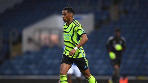 Jurriën Timber laat zich zien met weergaloos doelpunt bij rentree na zware knieblessure