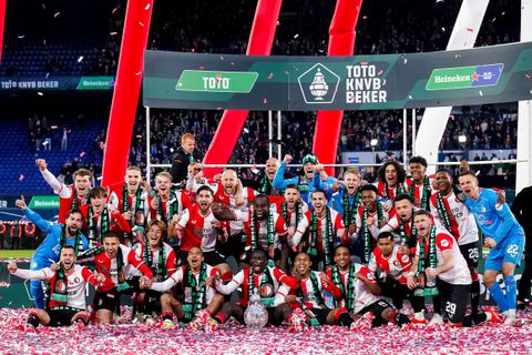 Waar kan ik de huldiging van Feyenoord zien en vanaf hoe laat?