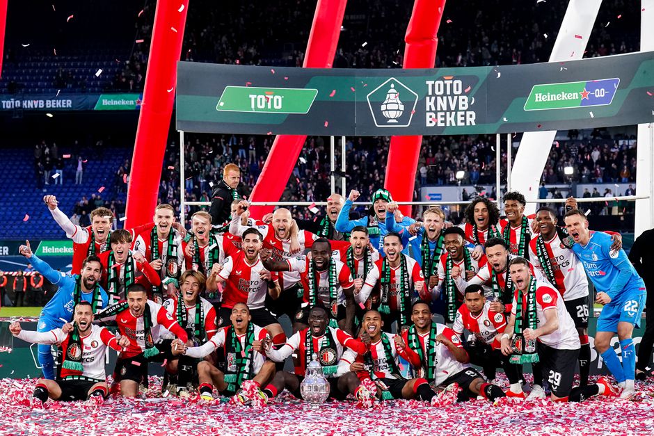 Waar kan ik de huldiging van Feyenoord zien en vanaf hoe laat?