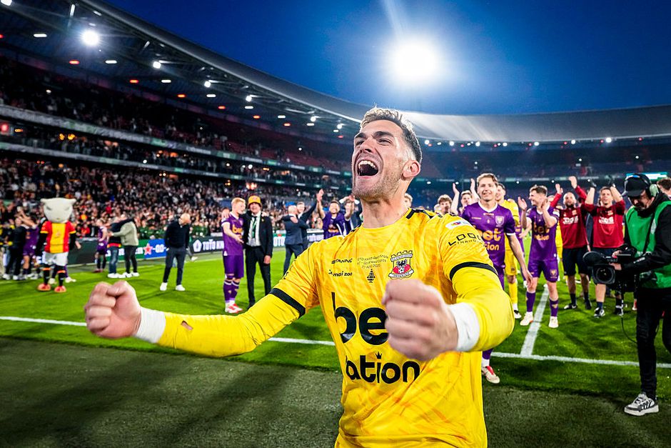 Go Ahead Eagles-spelers hebben bekerwinst goed gevierd: 'Er zijn er wel een paar gesneuveld'