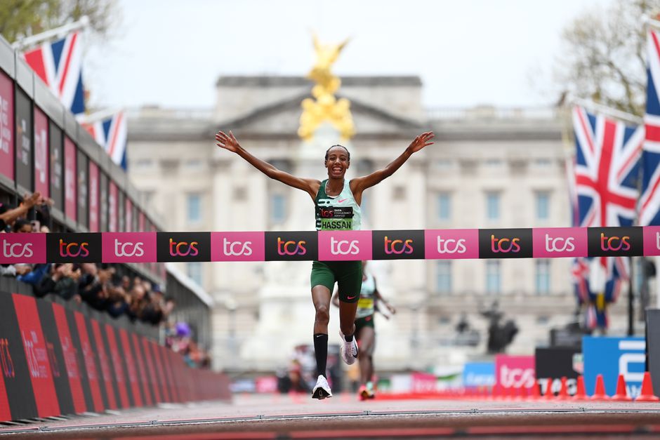 ‘Onmenselijke’ Sifan Hassan geprezen in aanloop naar Londen Marathon: ‘Ik kan er niet bij met mijn hoofd’