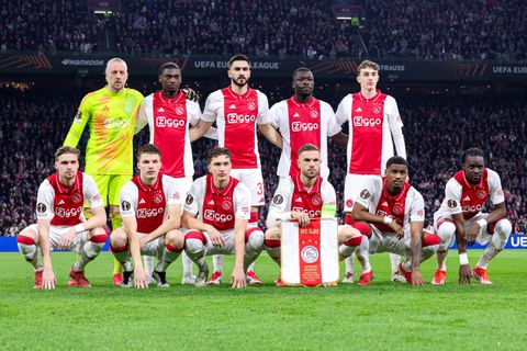 'Ajax wil grote slag slaan: koploper praat met vijf spelers over langer verblijf in Amsterdam'