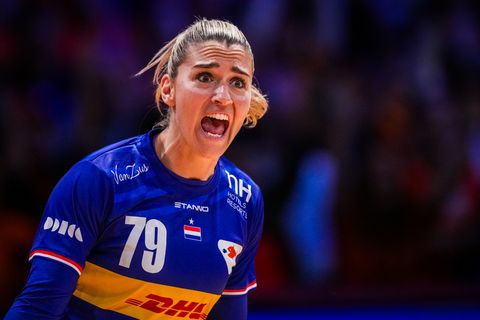 Estavana Polman (33) kan sprookjesachtig einde van handbalcarrière vergeten na pijnlijk moment