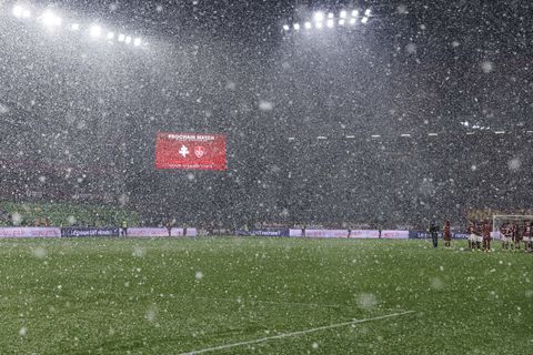 Heldhaftige jeugdvoetballer beleeft bijzonder moment na zwaar letsel na cafébrand: 'Emotionele handtekening'