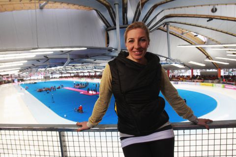 Ex-topschaatsster Anni Friesinger (49) laat zich uit over bouwstress: 'Duimen dat we meer geluk hebben'