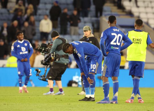 Dramatische instorting Leicester City symbool voor harde realiteit in Engeland: ‘Dan kom je gelijk in de problemen’