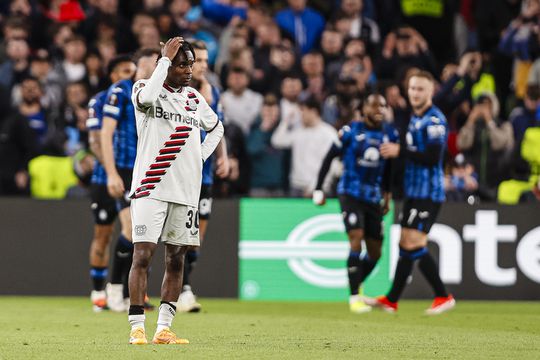 Jeremie Frimpong zag onherkenbaar Bayer Leverkusen: 'Ook dit hoort bij voetbal'