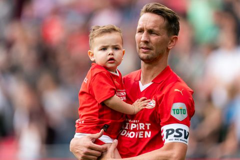 Luuk de Jong zet prijzen op kamers van zoontjes: 'Misschien worden ze ooit zelf topscorer'