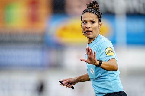 'Een droom die uitkomt': Shona Shukrula eerste vrouwelijke scheidsrechter in betaald voetbal