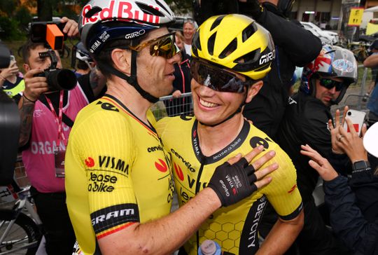 Weer Nederlands succes in Giro d'Italia: Olav Kooij wint etappe na schitterende sprint