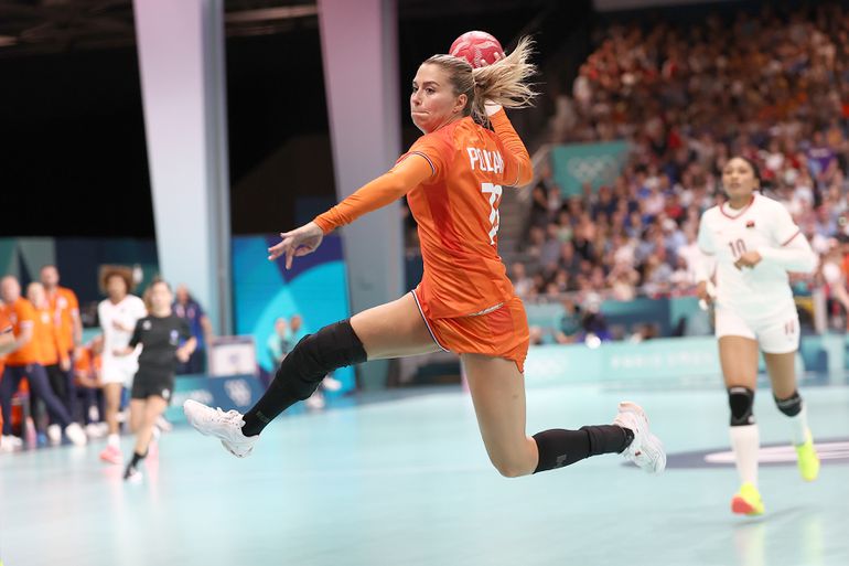 Estavana Polman afgetroefd door ploeggenote, Nederlandse handbalster reageert heel sportief