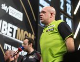 Pijnlijke aftocht voor Michael van Gerwen in Premier League Darts: 'Die honger is er niet'