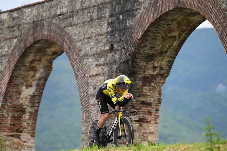 Weer Nederlands succes in Giro d'Italia: Olav Kooij wint etappe na schitterende sprint