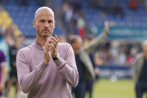 Ajax krijgt duidelijk signaal van Go Ahead Eagles-trainer Paul Simonis in zoektocht naar nieuwe trainer