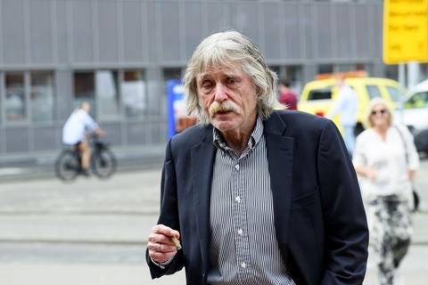 Harde woorden van Johan Derksen over zijn dochter (31): 'Ze heeft alleen maar dollartekens in de ogen'