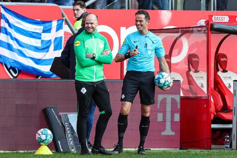 Arbiter Bas Nijhuis spreekt zich uit over ophef rond Rob Dieperink: 'Het ligt heel gevoelig'