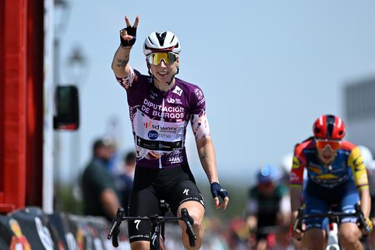 Dubbel succes voor Nederland: Lorena Wiebes en Charlotte Kool pakken beiden overwinning